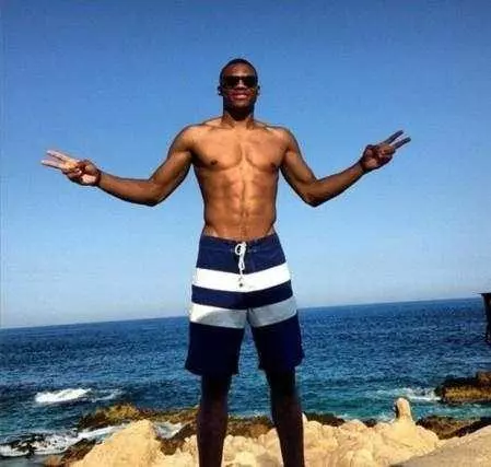 2025年斯诺克世界大奖赛：丁俊晖爆冷无缘第二轮