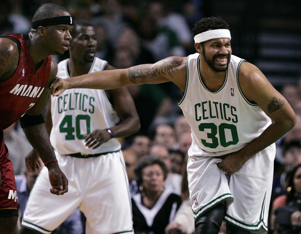 近8次代表西班牙出战正式比赛，奥亚萨瓦尔贡献7球6助攻