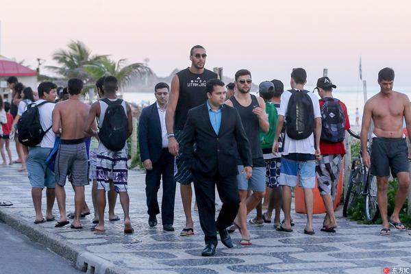 亚历山大轰30加6带队29分大胜