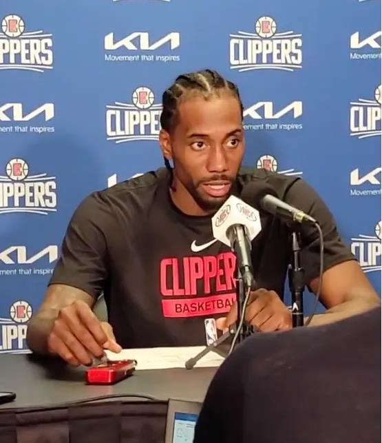 【NFL动态】终场战术选择引发争议：乌鸦是否应推进更近再尝试致胜射门？