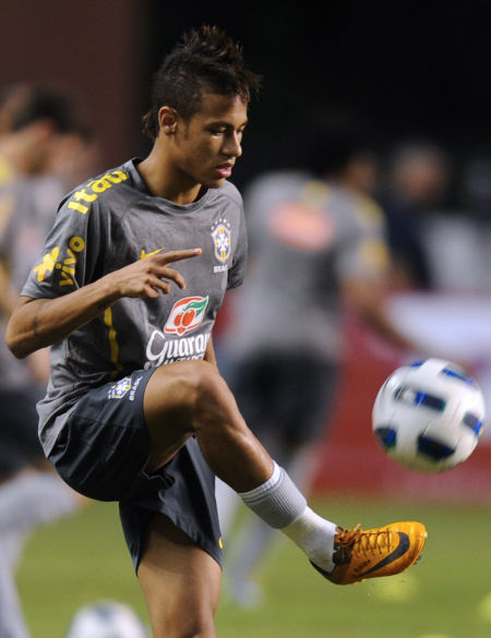 利物浦全力留住科纳特，格伊可能被取代，科纳特状态下滑，但球队仍视其为关键球员。