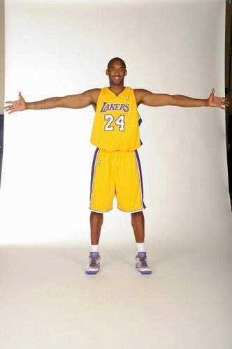 意甲西甲齐变天！AC米兰1-0登顶，巴萨3-1反超皇马，尤文终结2连平，马竞7连胜