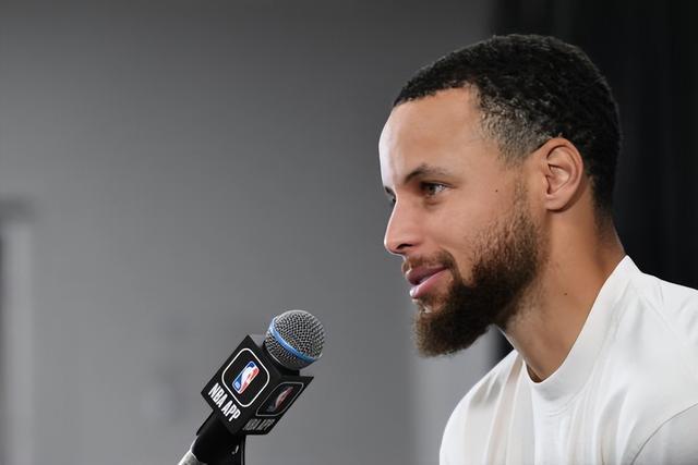 B席48次英超助攻超越阿圭罗，曼城队史仅次于丁丁和D席