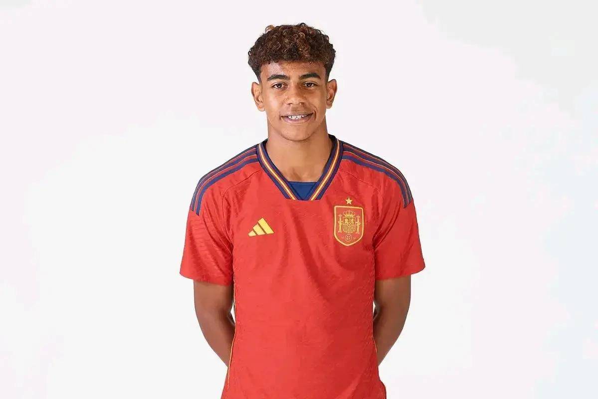 称霸力量举重亚洲赛另辟蹊径 罗镇濠蛇来运转